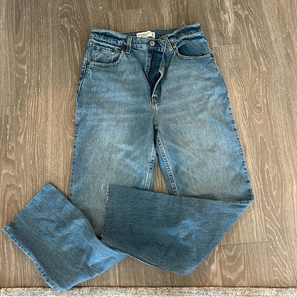 Abercrombie & Fitch 90s Straight High Rise Jeans - LIKE NEW